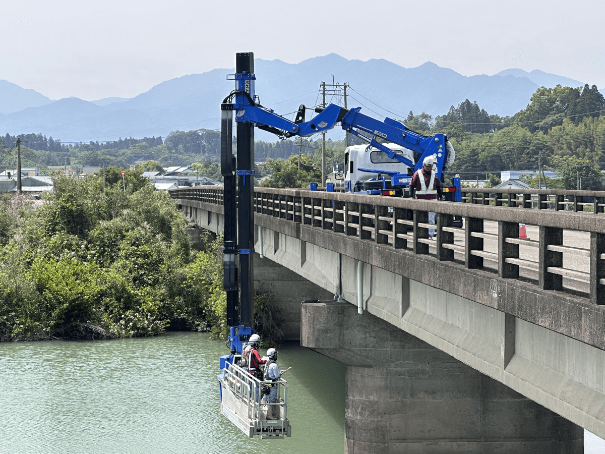 橋梁点検車