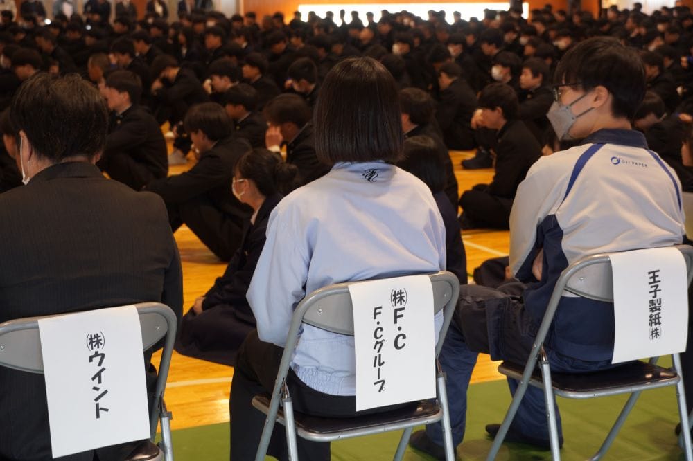 キャンプ警備に説明会に、どこそこに私たちがいます！