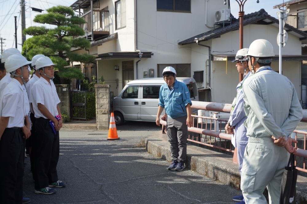 熊本にて高校生の現場見学に対応！橋梁点検車を見て聞いて体験！