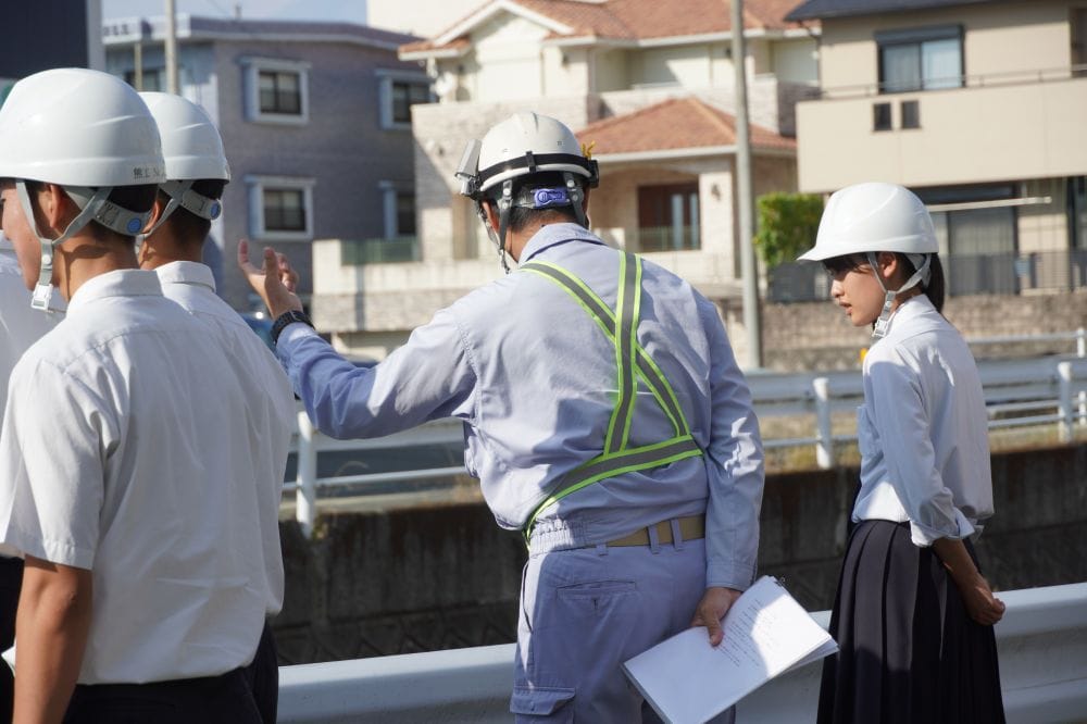 熊本にて高校生の現場見学に対応！橋梁点検車を見て聞いて体験！