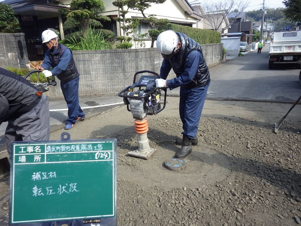 清武役場前の道路における段差解消工事！道路はこうして作られる！