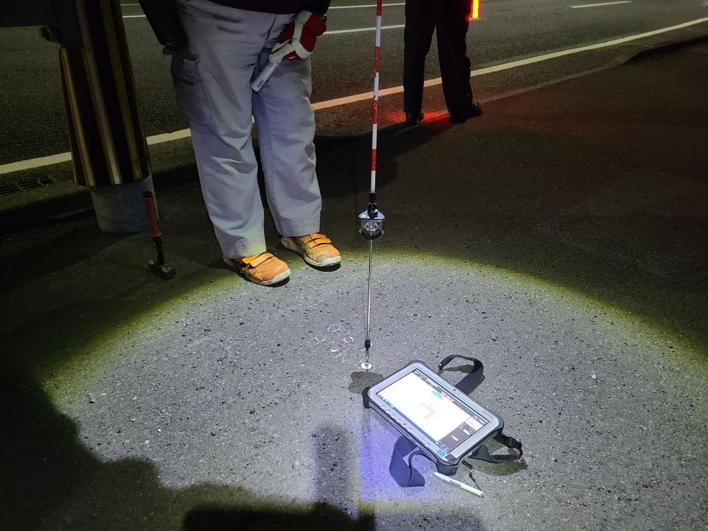 遂にこんな時代が来た!?【無電柱化工事】に関わる測量の施工です。