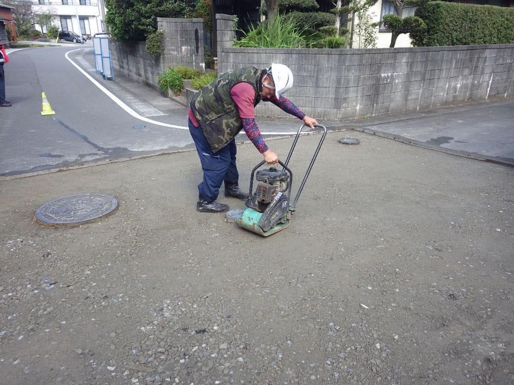 清武役場前の道路における段差解消工事！道路はこうして作られる！