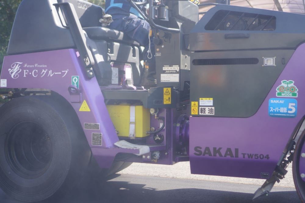 舗装の現場で大活躍！コンバインドローラーを納車しました♪
