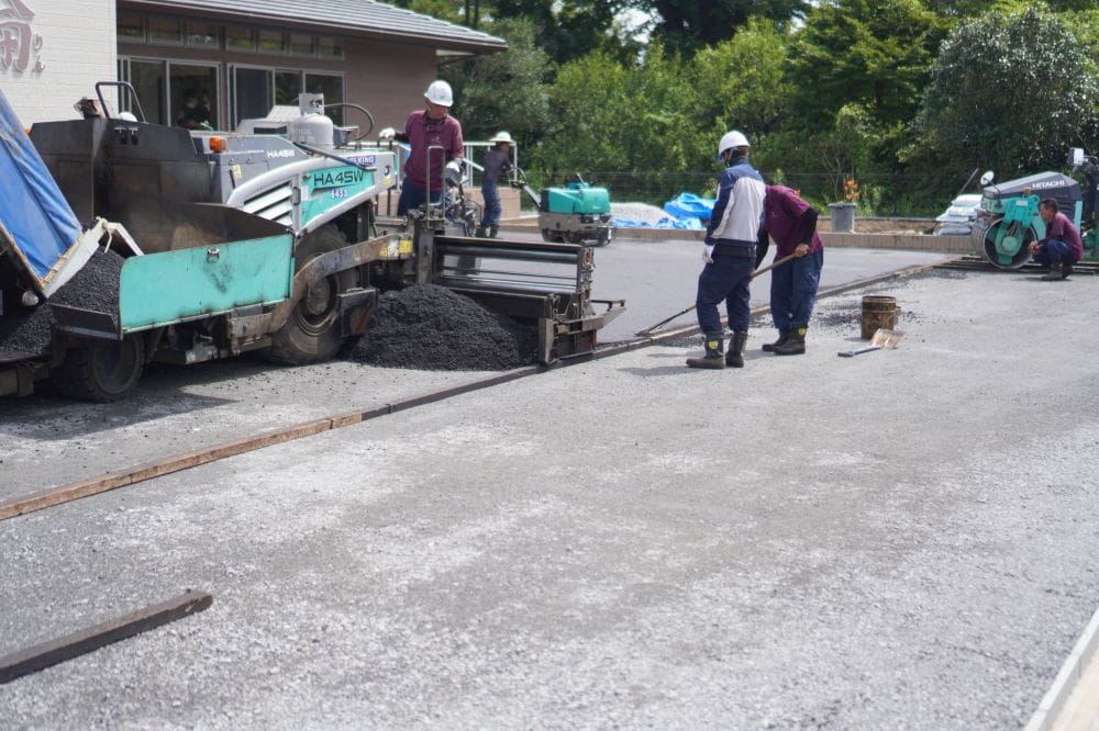 舗装駐車場整備に現場!ものづくりに興味がある方必見♪