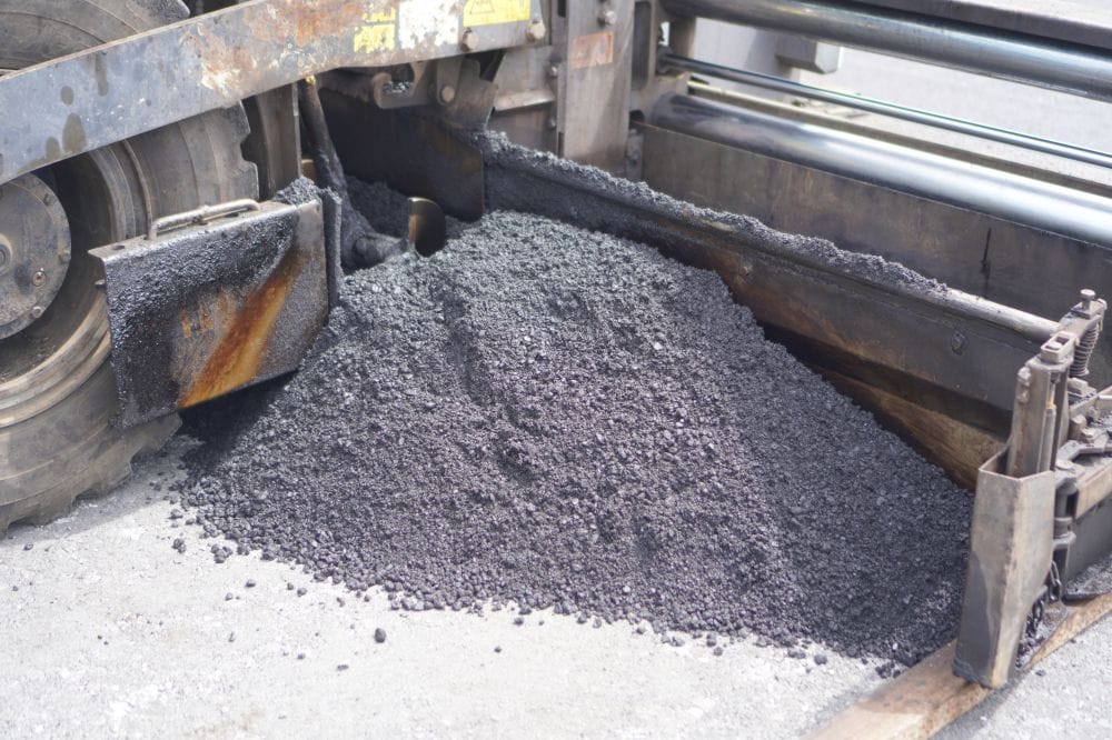 舗装駐車場整備に現場!ものづくりに興味がある方必見♪