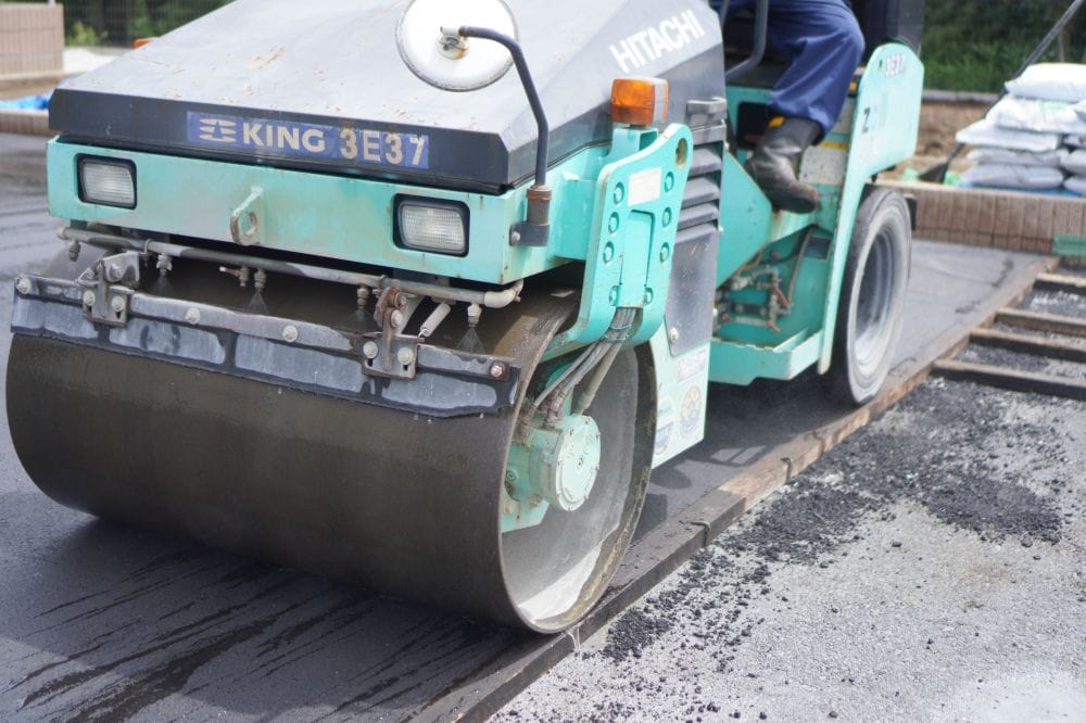 舗装駐車場整備に現場!ものづくりに興味がある方必見♪