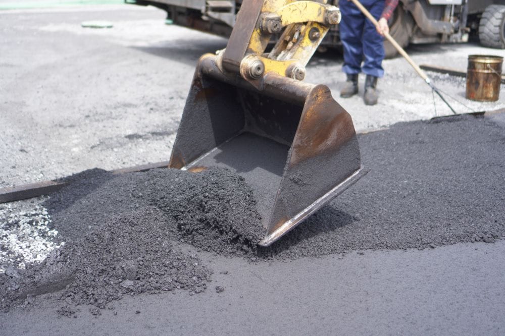 舗装駐車場整備に現場!ものづくりに興味がある方必見♪