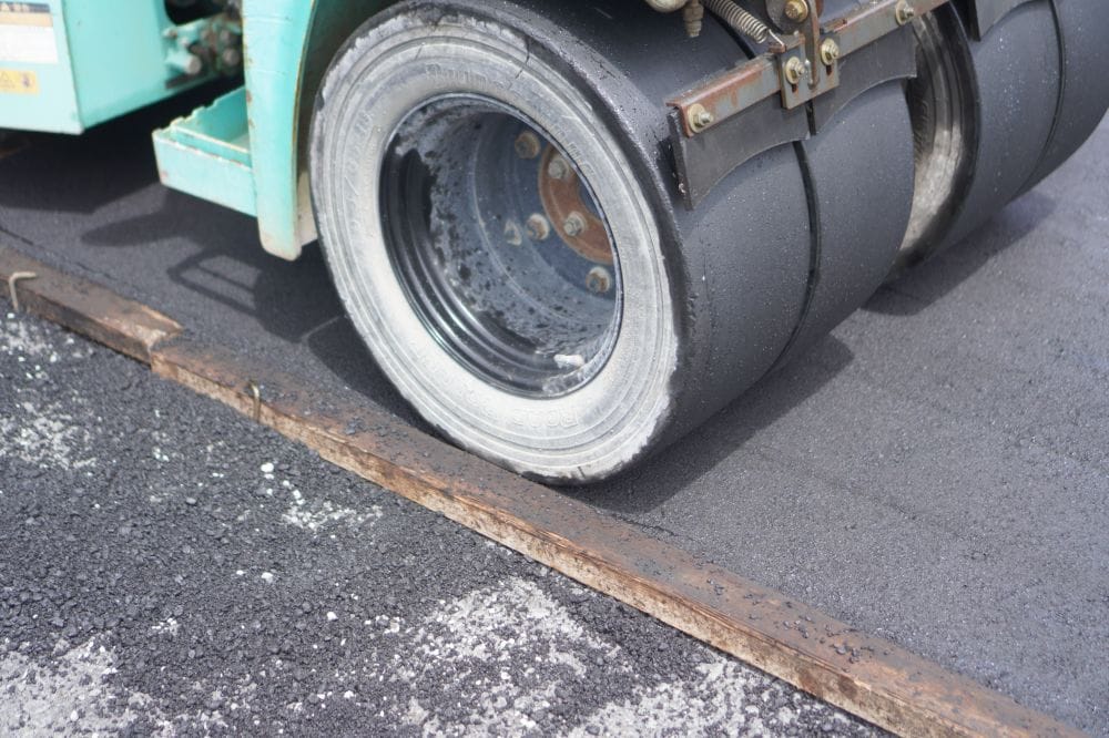 舗装駐車場整備に現場!ものづくりに興味がある方必見♪