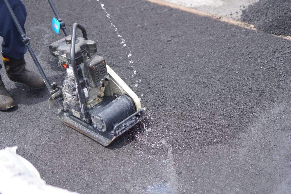 舗装駐車場整備に現場!ものづくりに興味がある方必見♪